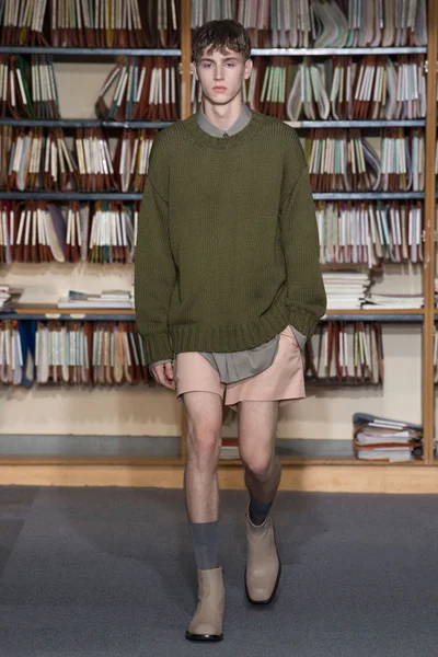 Look 3